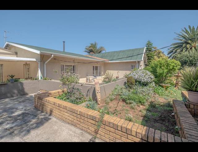 4 BEDROOM HOUSE FOR SALE IN WYCHWOOD